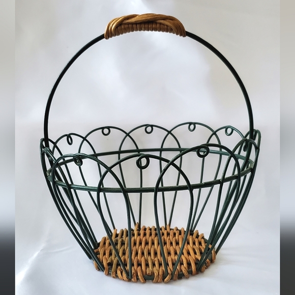 Vintage Wire and Wicker Green Round Basket - Picture 2 of 7